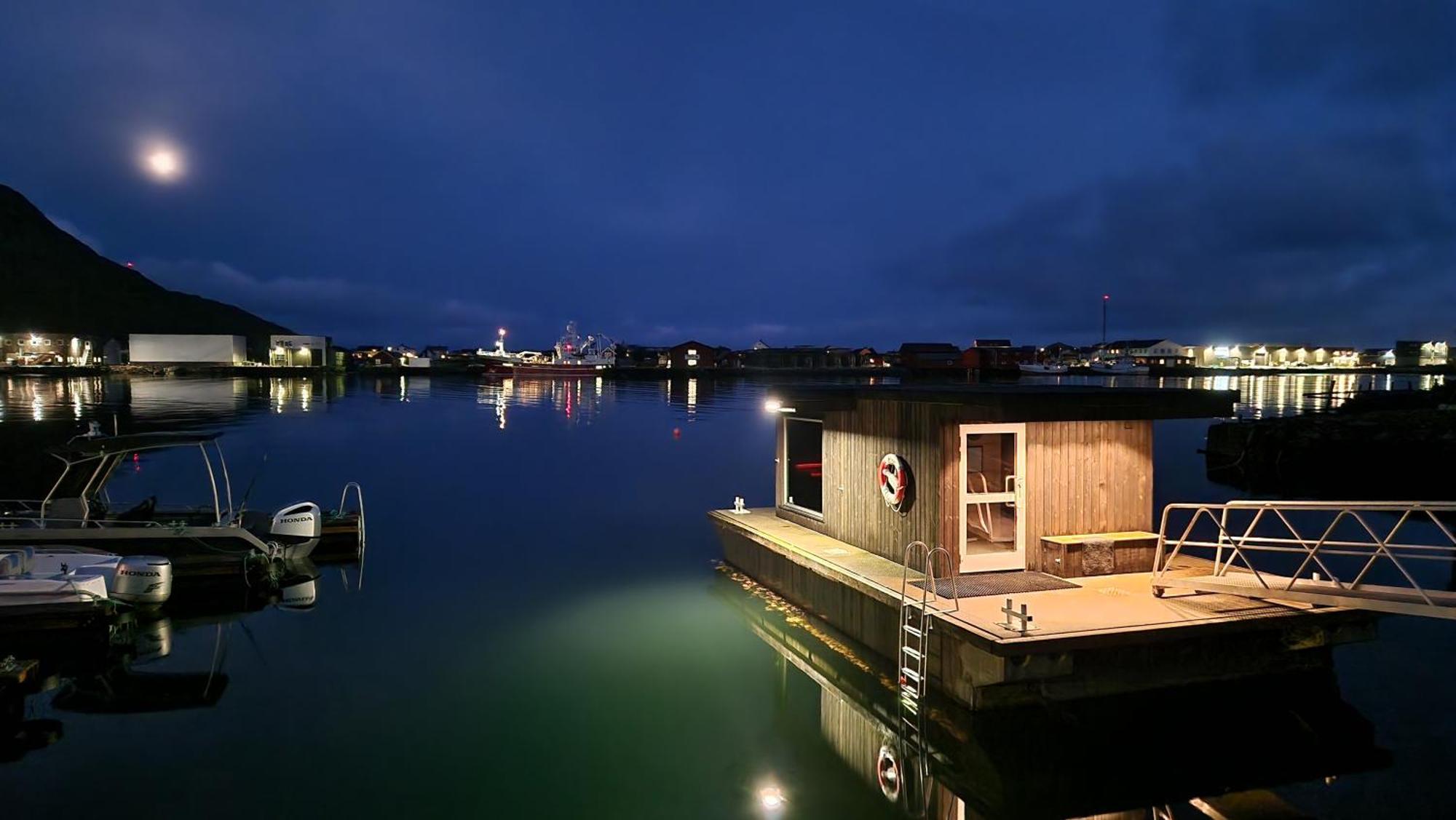 Bensvik Brygge Apartment Vaeroy Exterior photo